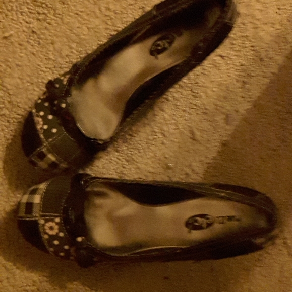 Shoes heels and flats together - Picture 7 of 16